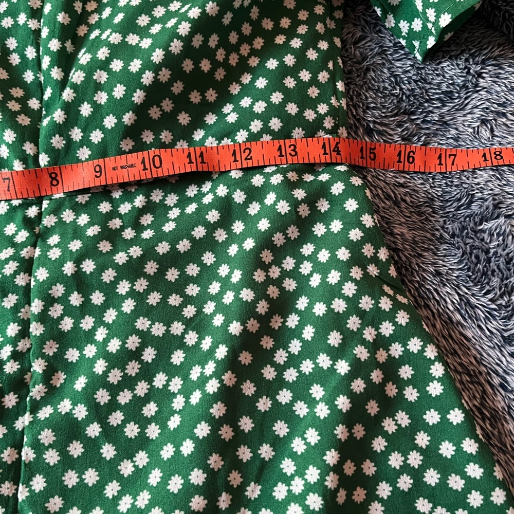 Size medium  green floral dress - Picture 8 of 8